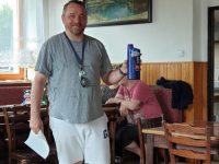 Starší sboru s sebou mají mít vždy olej, tento jsme použili na servis fotbálku